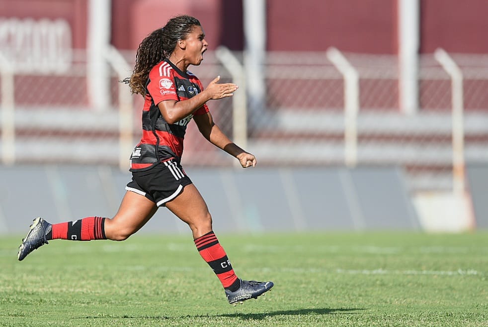 NOS PÊNALTIS, FLAMENGO VENCE SÃO PAULO E ESTÁ NA FINAL DA COPINHA FEMININA